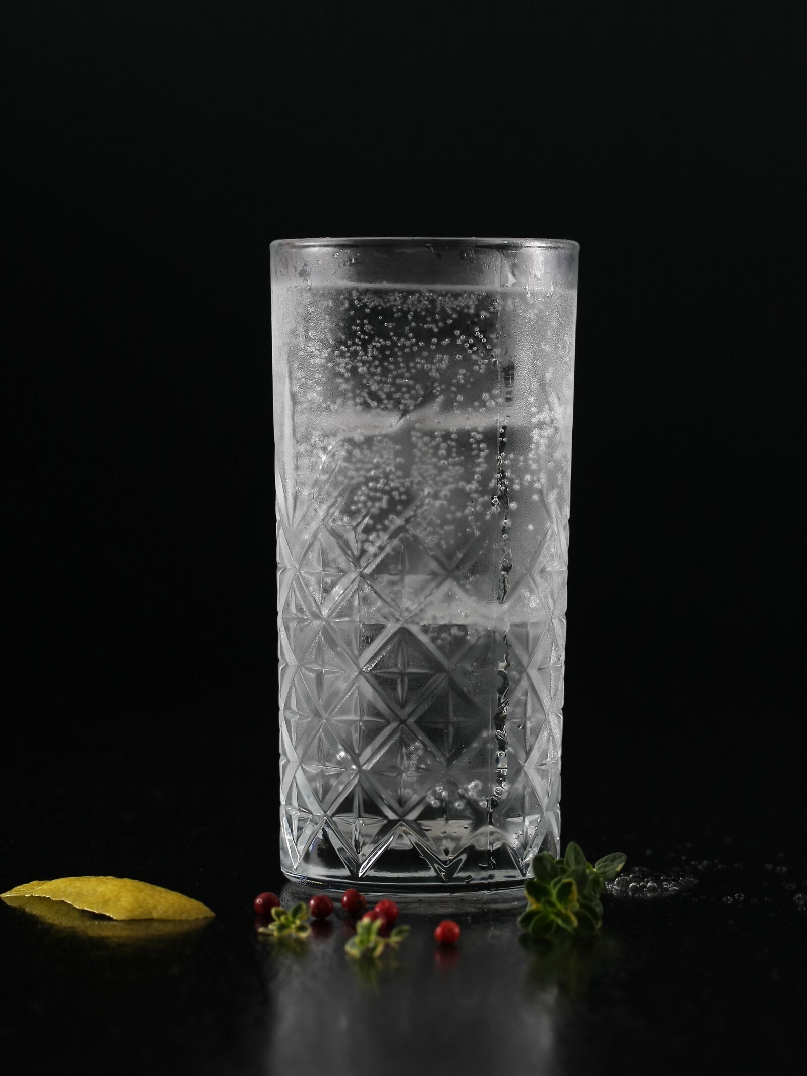 Canon EOS 40D sample photo. Glass, garnish, drink photography
