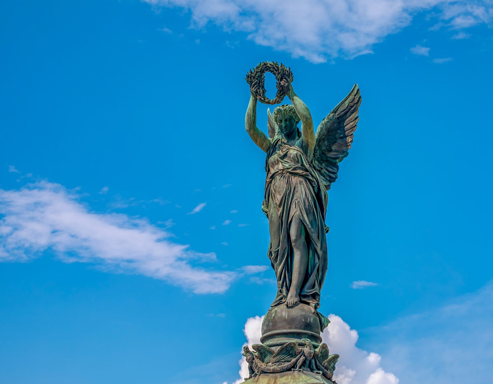 Fujifilm XF 55-200mm F3.5-4.8 R LM OIS sample photo. Statue, goddess of victory photography