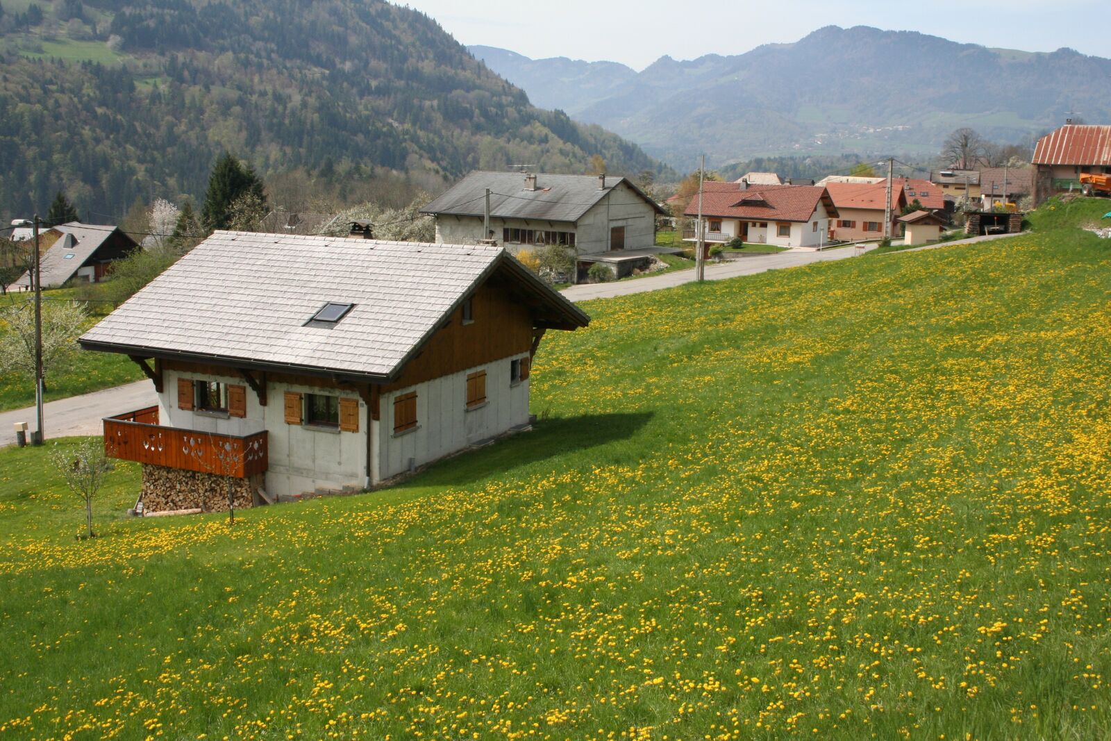 Canon EOS 350D (EOS Digital Rebel XT / EOS Kiss Digital N) sample photo. Chalet, mountain, landscape photography