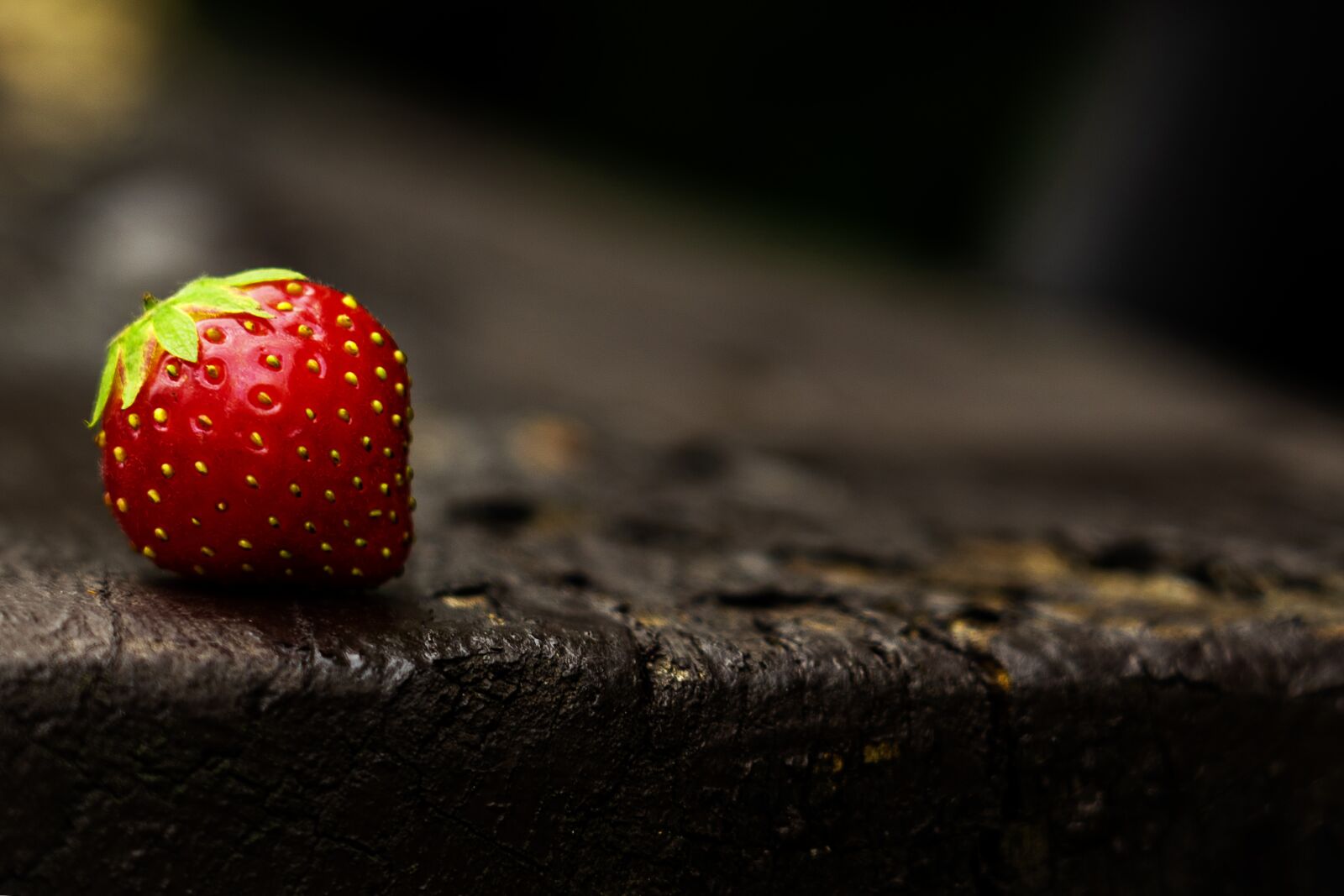 Sony a7 II + Sony FE 24-105mm F4 G OSS sample photo. Strawberry, fruit, nature photography