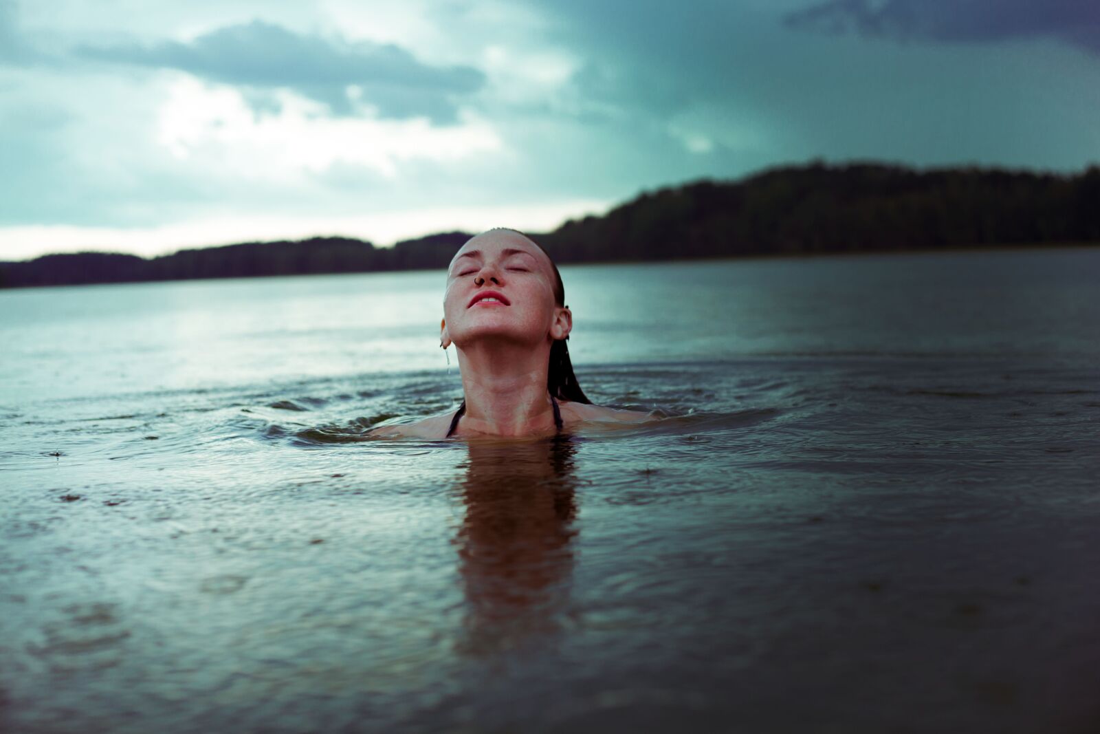 Canon EF 50mm F1.8 II sample photo. Girl, storm, water photography