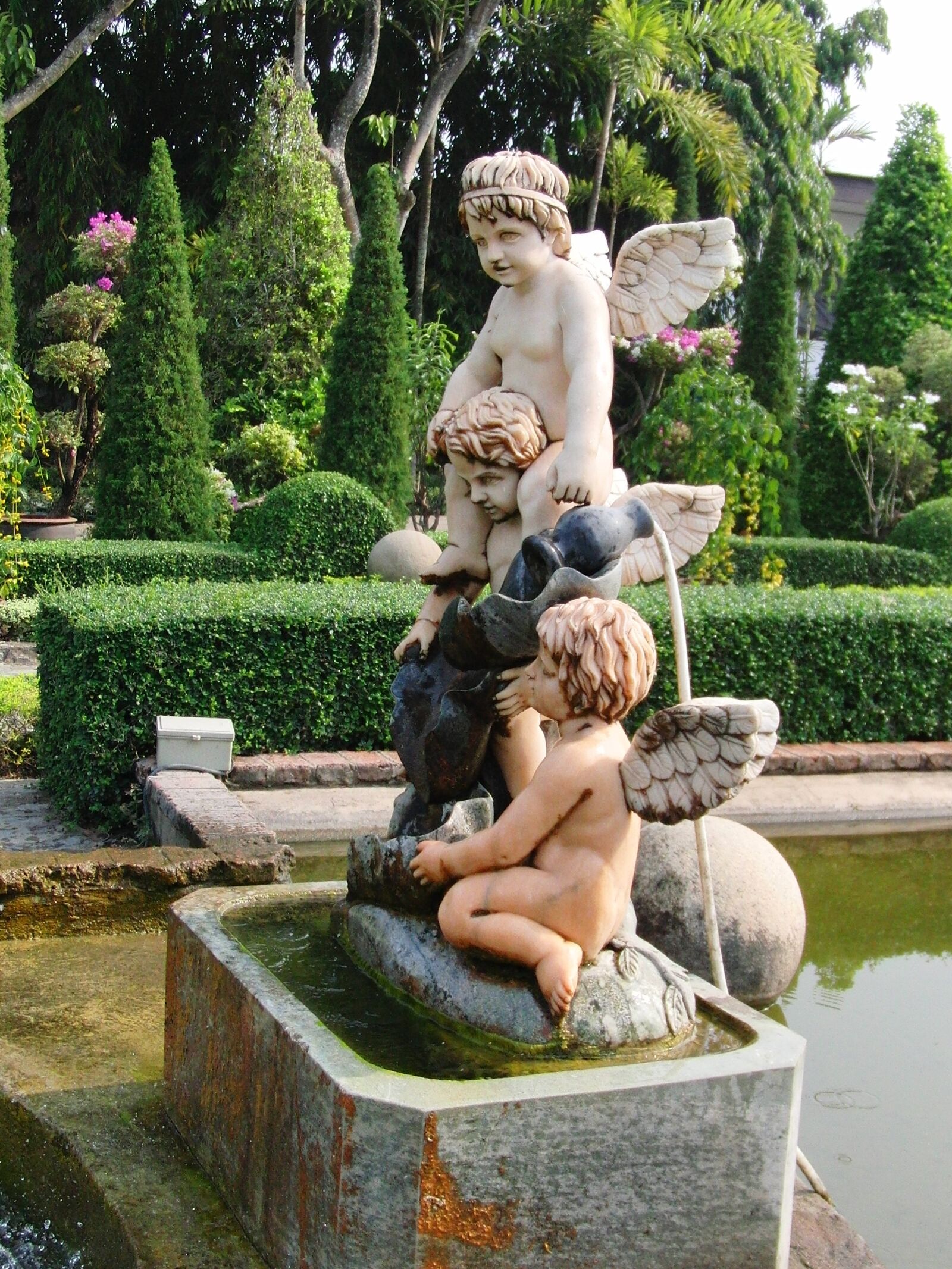 CASIO EX-FC100 sample photo. Angels, park sculpture, sculpture photography
