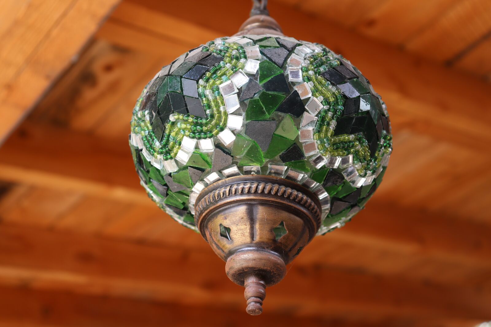 Canon EOS 200D (EOS Rebel SL2 / EOS Kiss X9) sample photo. Lamp, pattern, background photography
