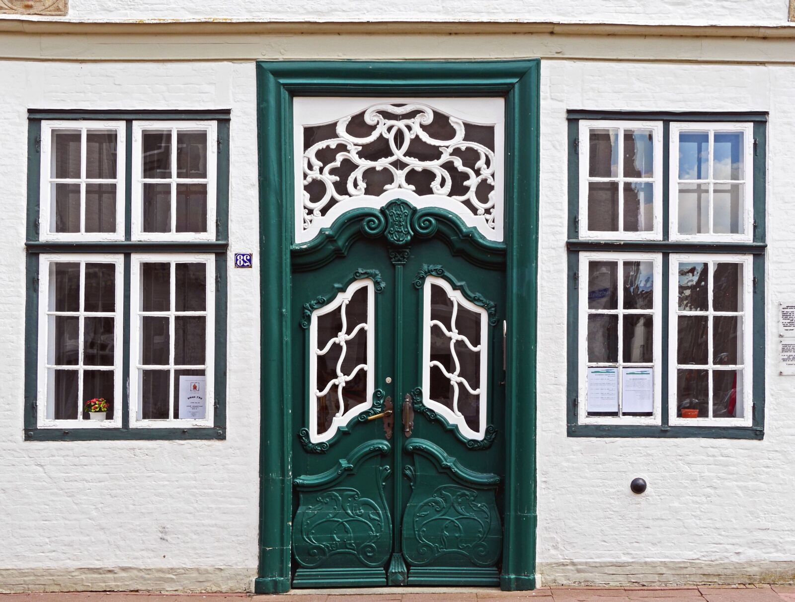 Panasonic Lumix DMC-GH3 sample photo. Door, window, house, architecture photography