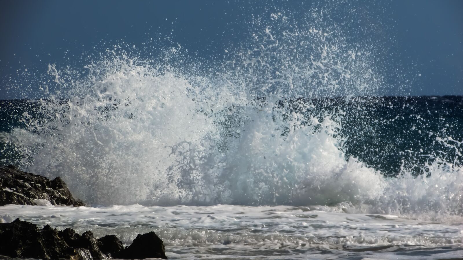 Canon PowerShot SX400 IS sample photo. Wave, smashing, explosion photography