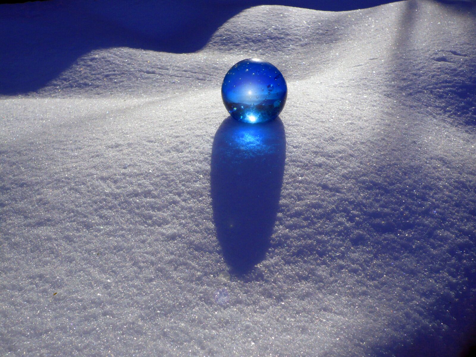 Panasonic DMC-LS70 sample photo. Snow, blue, cold photography