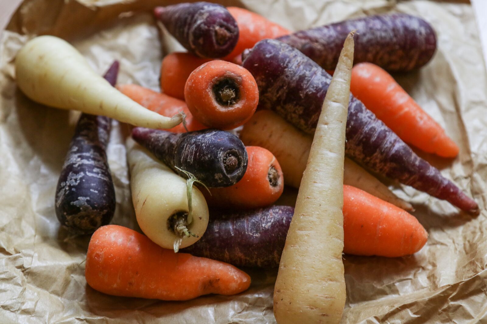 Canon EOS 760D (EOS Rebel T6s / EOS 8000D) + Canon EF 24-105mm F4L IS USM sample photo. Carrot, colorful, colourful photography