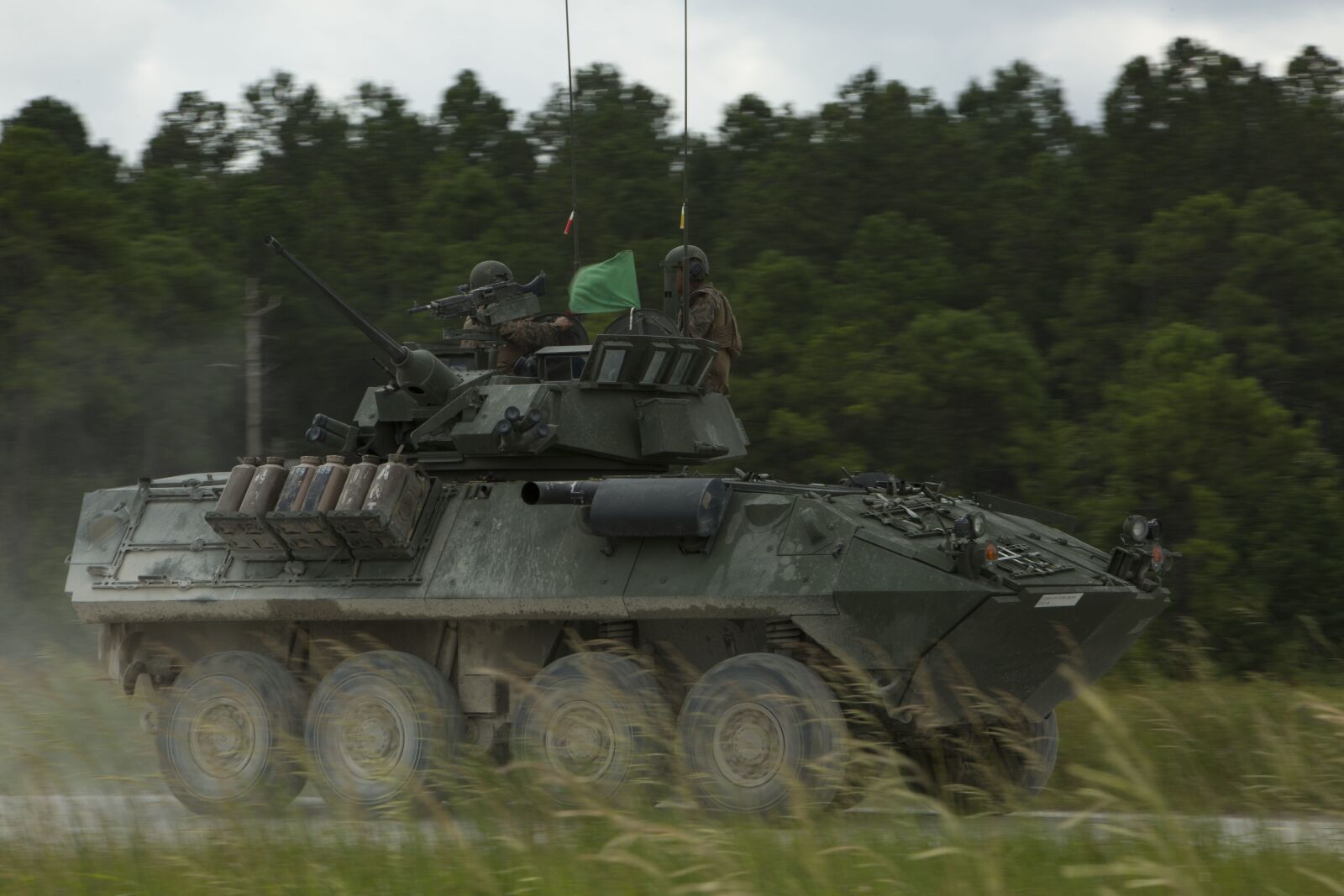 Canon EF 70-200mm F2.8L IS USM sample photo. Lav-25, armored vehicle, apc photography