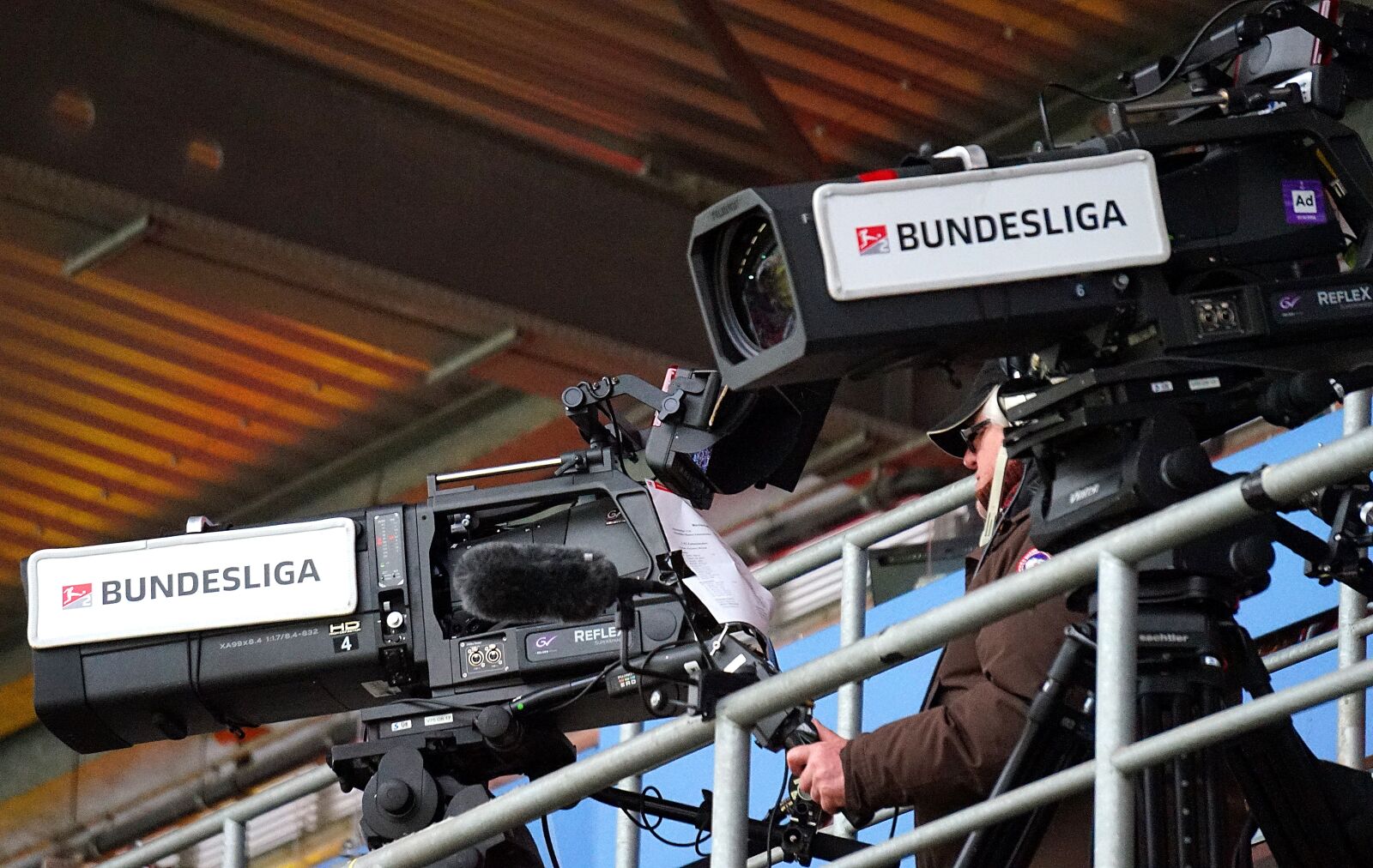 Sony Alpha a5000 (ILCE 5000) + Sony E 55-210mm F4.5-6.3 OSS sample photo. Football, technology photography