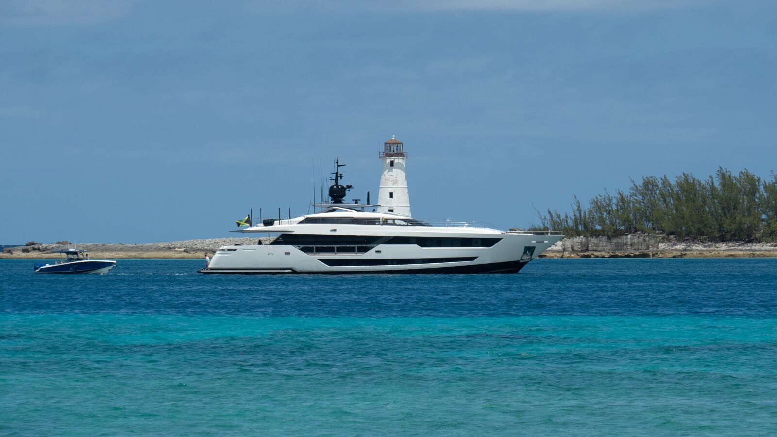 Olympus OM-D E-M1 Mark II sample photo. Yacht, boat, lighthouse photography