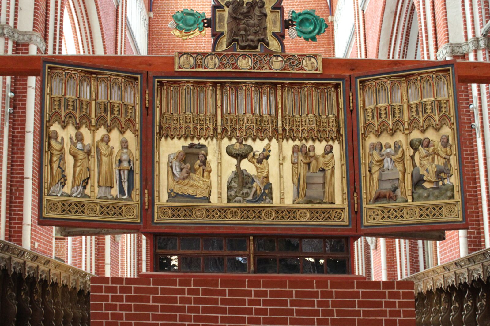 Canon EOS 600D (Rebel EOS T3i / EOS Kiss X5) sample photo. Altar table, doberan, m photography