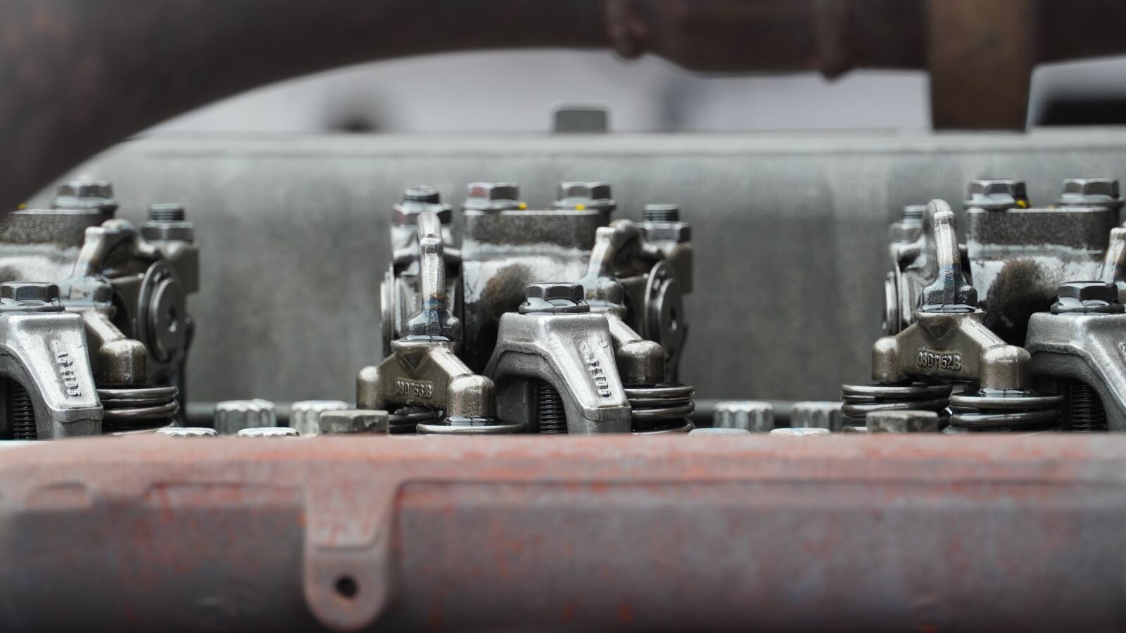 Sony FE PZ 28-135mm F4 G OSS sample photo. Truck racing bike, valve photography