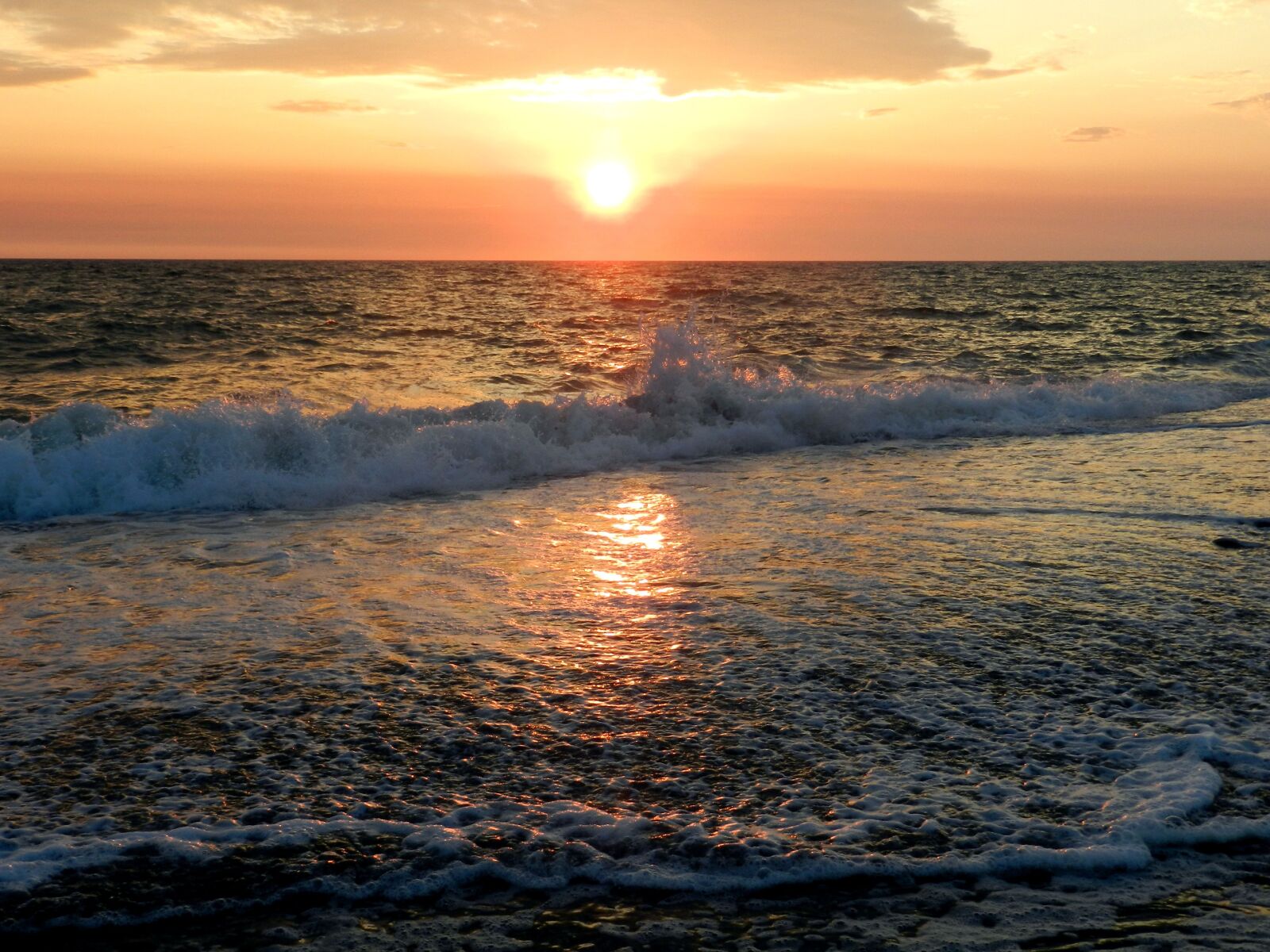 Nikon Coolpix P500 sample photo. The pacific ocean, sea photography