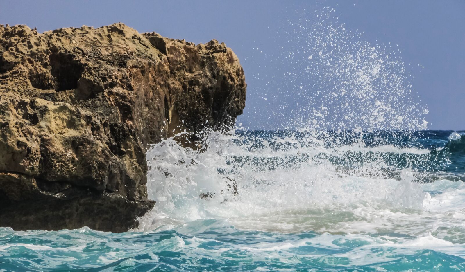 Canon PowerShot SX400 IS sample photo. Rock, wave, smashing photography