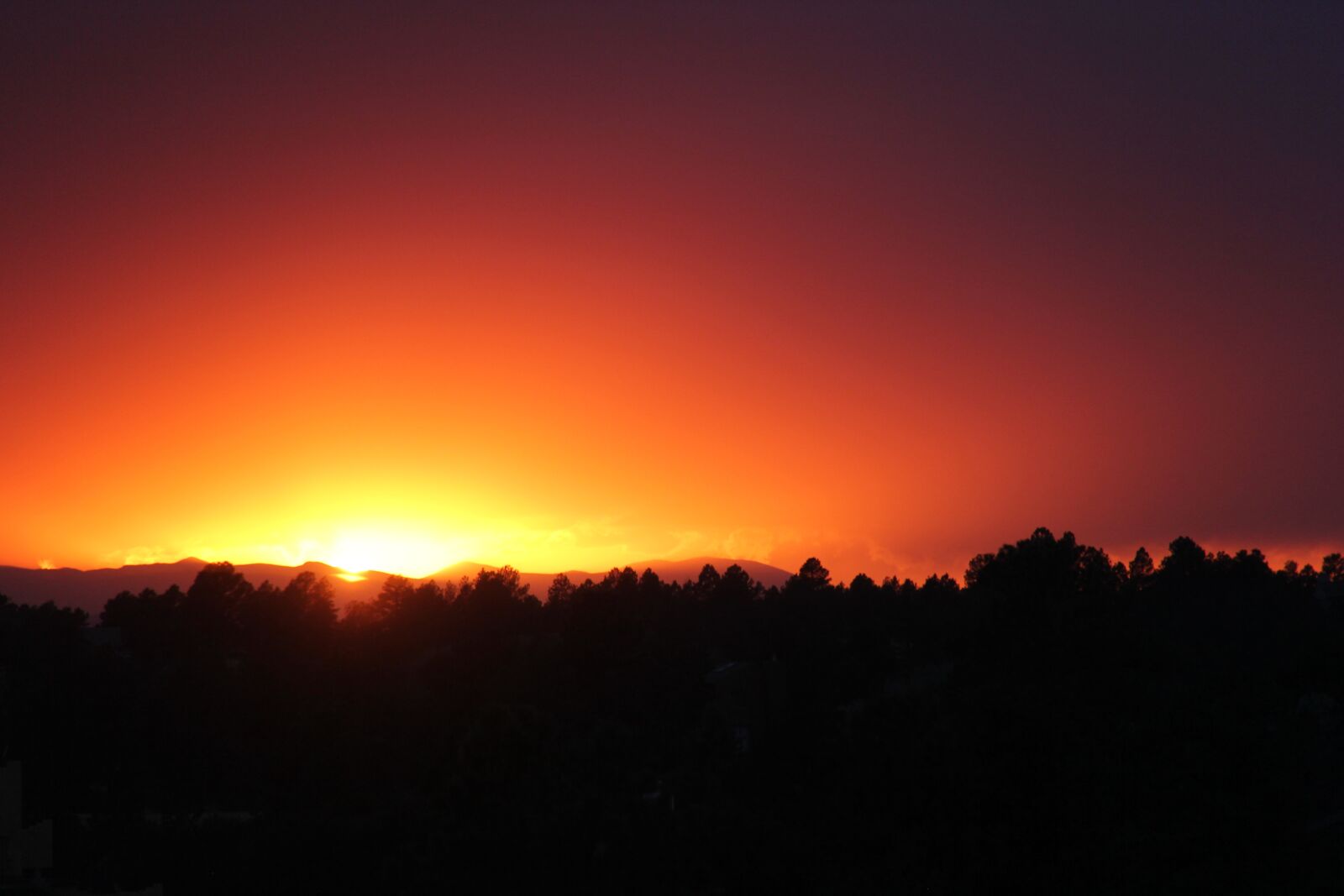 Canon EF-S 18-200mm F3.5-5.6 IS sample photo. Sunset, sky, sun photography