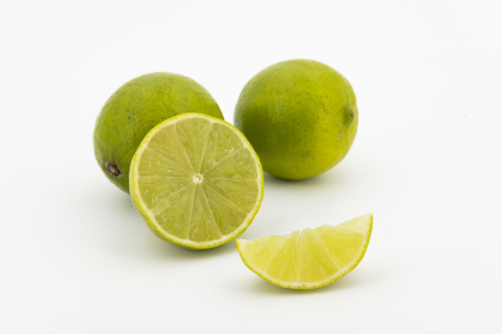 Fujifilm X-T2 + Fujifilm XF 35mm F2 R WR sample photo. Lime, limone, citrus photography