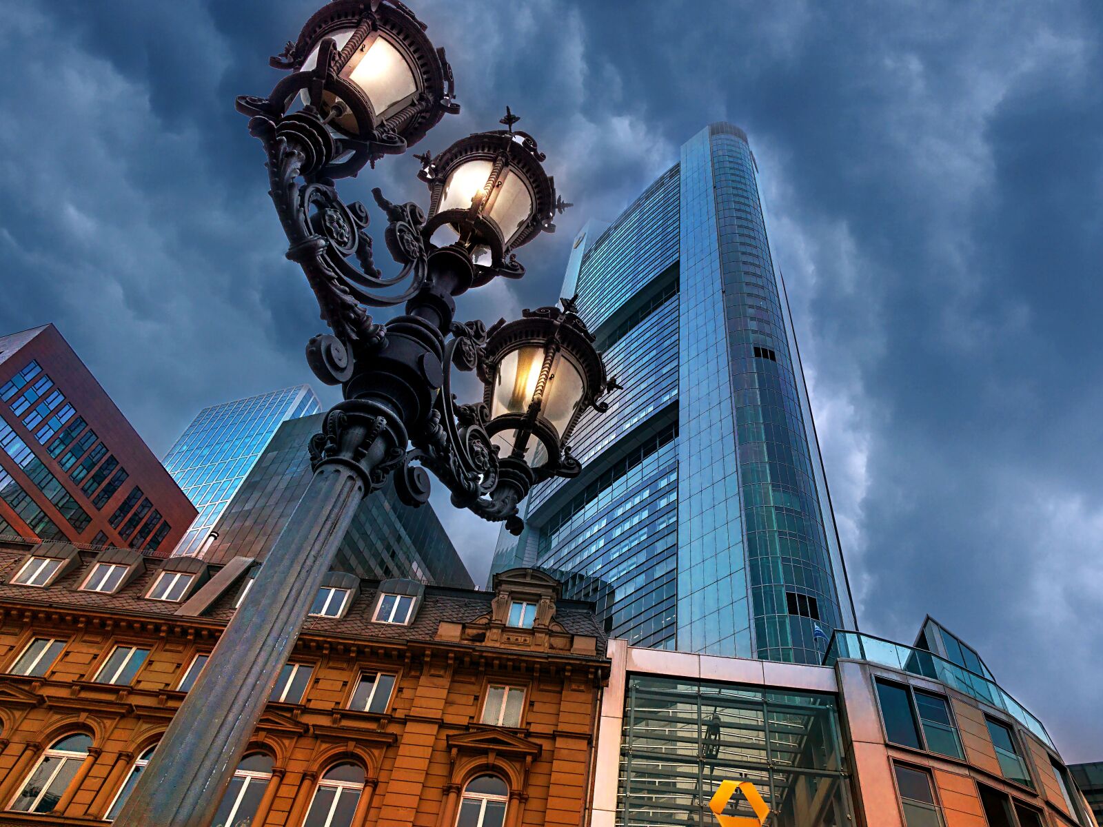 Sony a6000 + Sony Vario-Tessar T* E 16-70mm F4 ZA OSS sample photo. City, architecture, sky photography