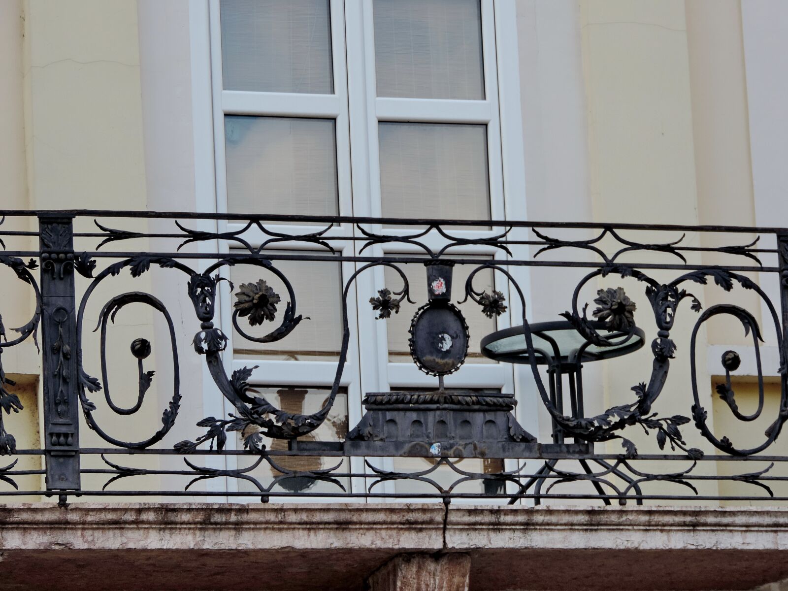 Nikon Coolpix P520 sample photo. Balcony, building, house, wall photography