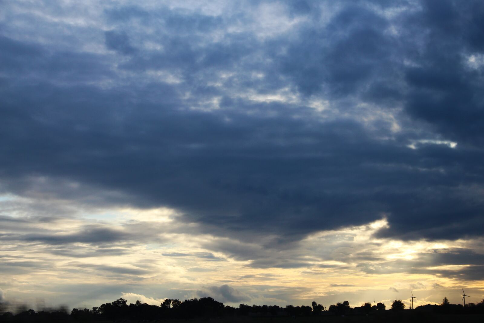 Canon EOS 700D (EOS Rebel T5i / EOS Kiss X7i) sample photo. Sky, clouds, blue photography
