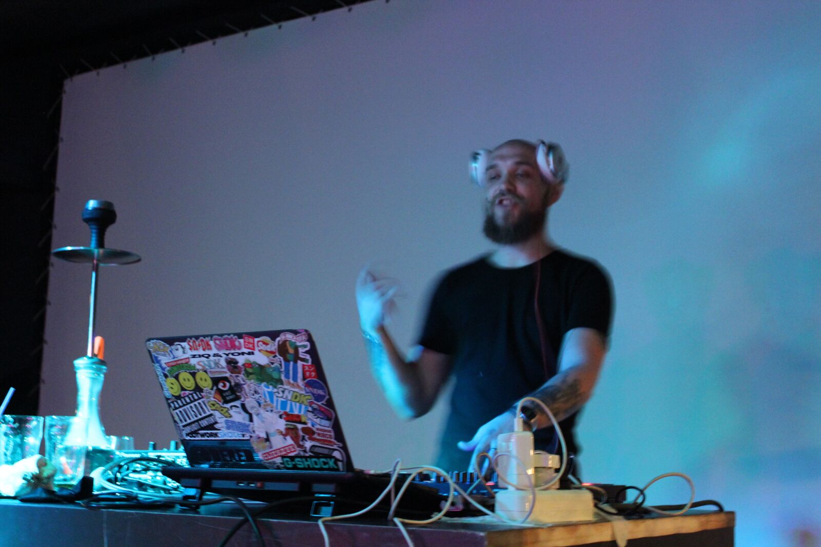 Canon EOS 600D (Rebel EOS T3i / EOS Kiss X5) sample photo. Dj, club, music photography