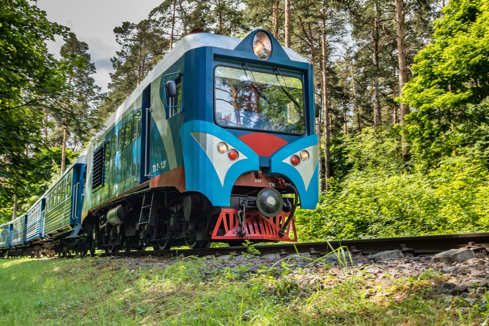 Canon EOS 80D sample photo. Locomotive, diesel locomotive, cars photography