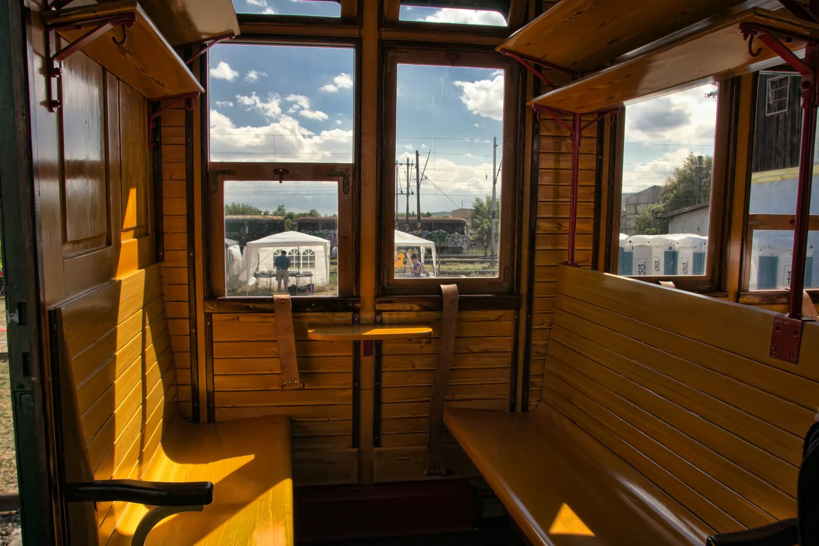Canon EOS 600D (Rebel EOS T3i / EOS Kiss X5) sample photo. Train, wagons, the historical photography