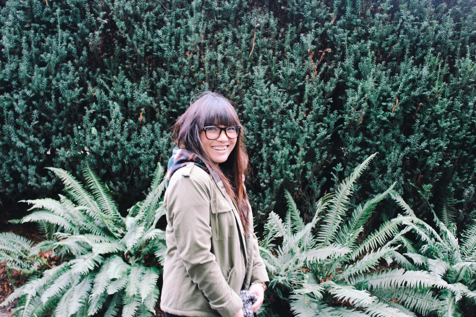 Canon EOS 1200D (EOS Rebel T5 / EOS Kiss X70 / EOS Hi) sample photo. Bangs, beautiful, eyeglasses, fern photography