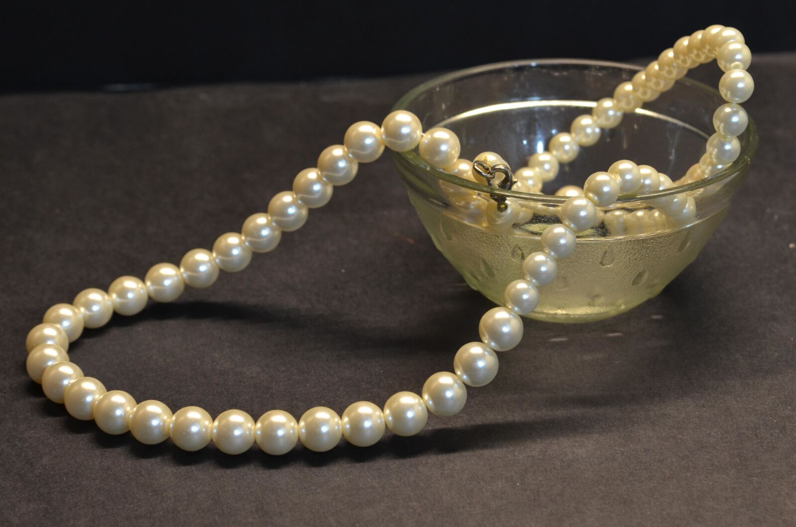 Nikon D5100 sample photo. Bowl, pearl, necklace, luxury photography