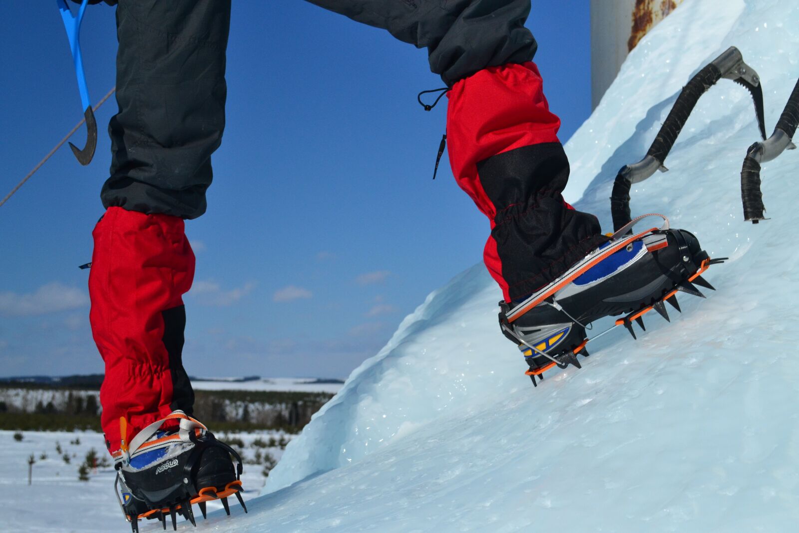 Nikon D3100 sample photo. Mountaineering, cats, ice climbing photography