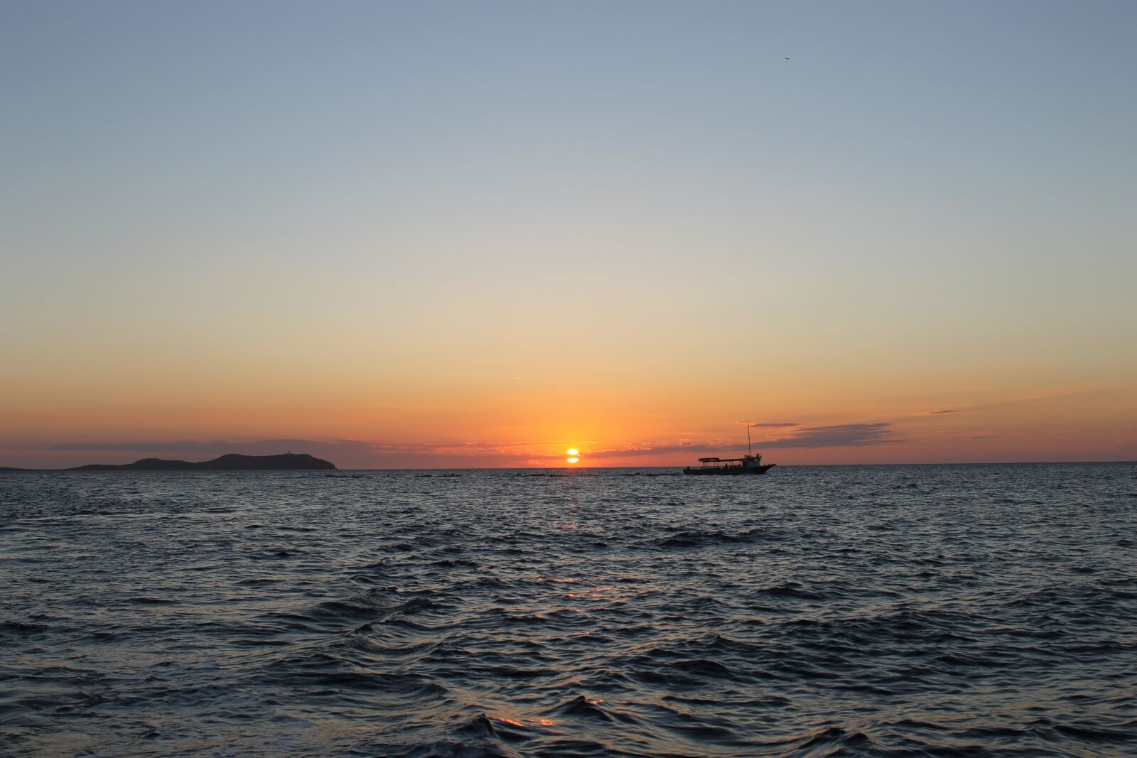Canon EOS 1100D (EOS Rebel T3 / EOS Kiss X50) sample photo. Sunset, sea, seascape photography