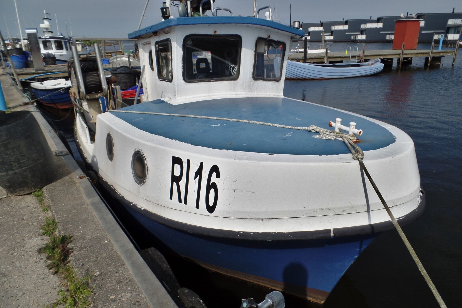 Samsung WB350F/WB351F/WB352F sample photo. Boat, port, sea photography