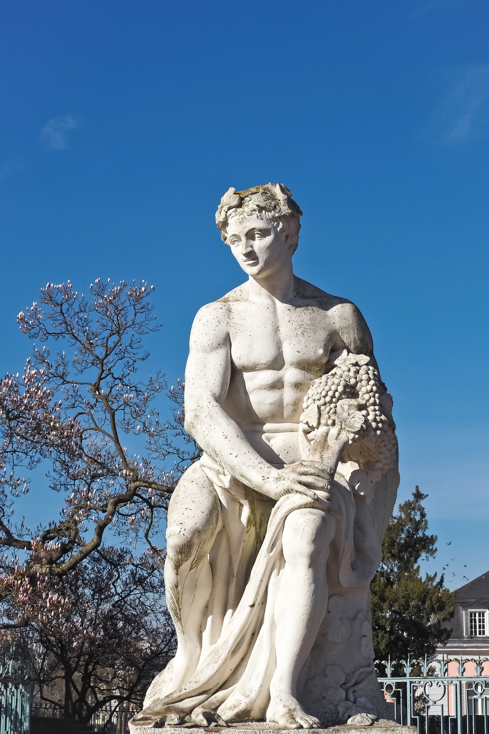 Olympus OM-D E-M10 sample photo. Statue, relief, sculpture photography