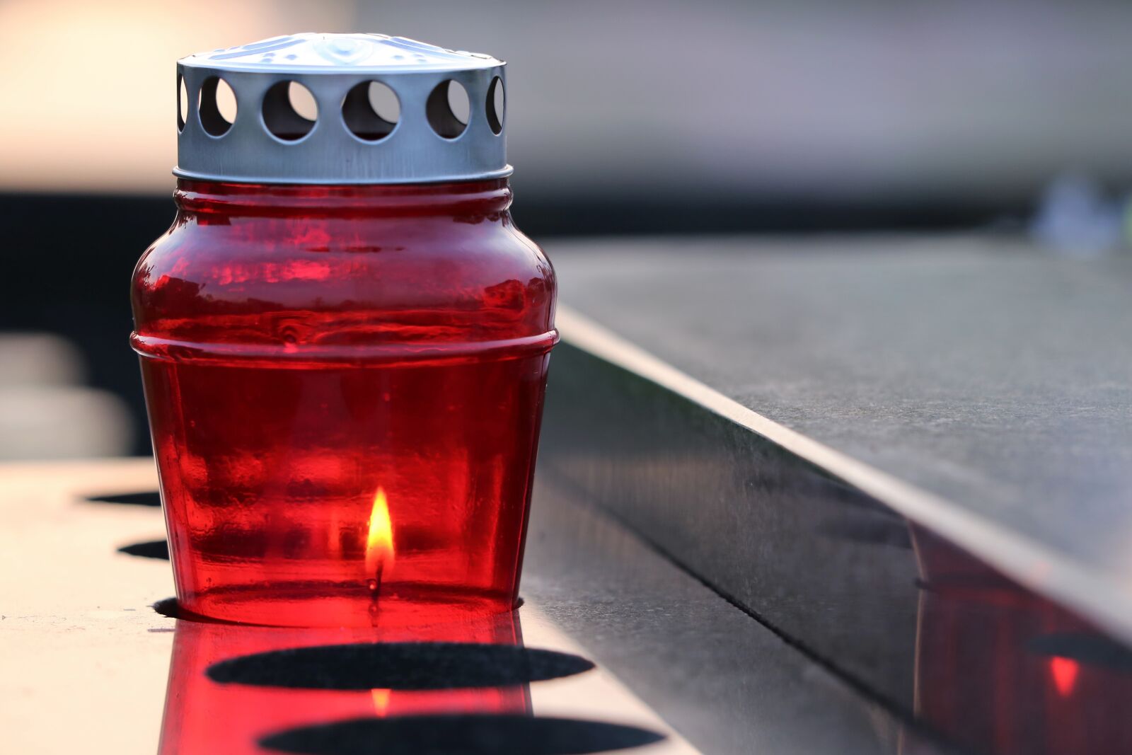 Canon EF 70-300 F4-5.6 IS II USM sample photo. Red candle, lamp, black photography