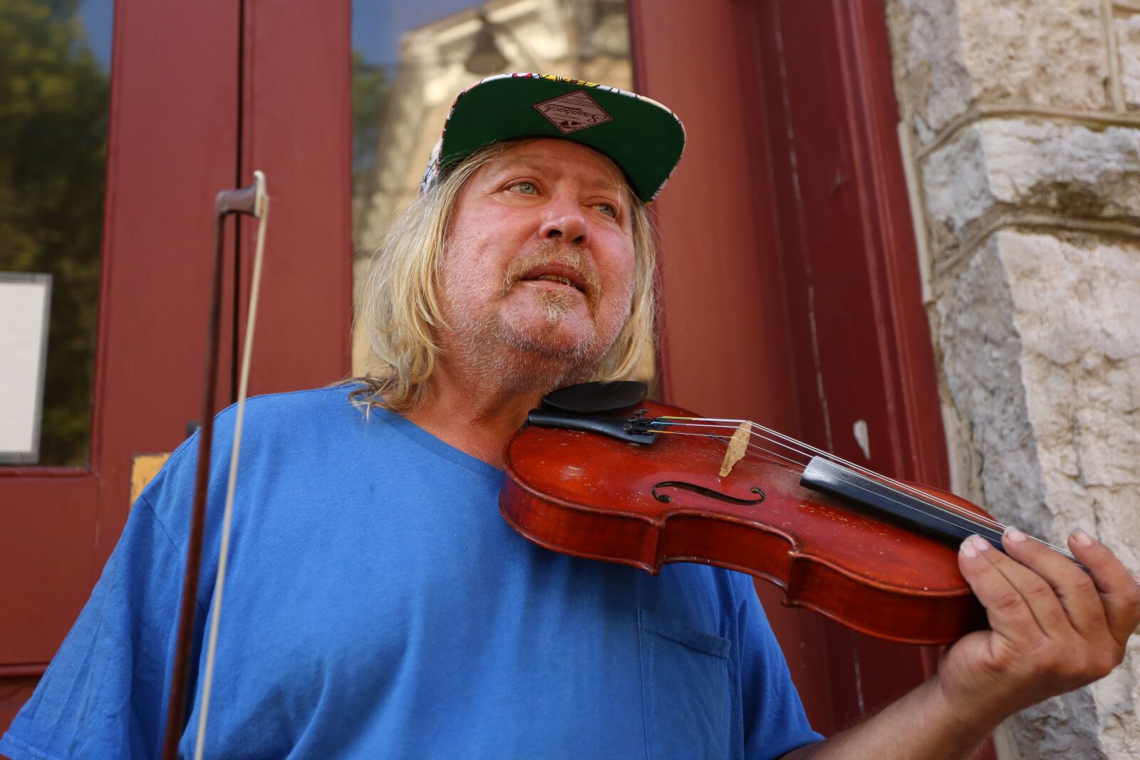 Canon EOS 6D + Canon EF 17-40mm F4L USM sample photo. Street vendor, musician, homeless photography