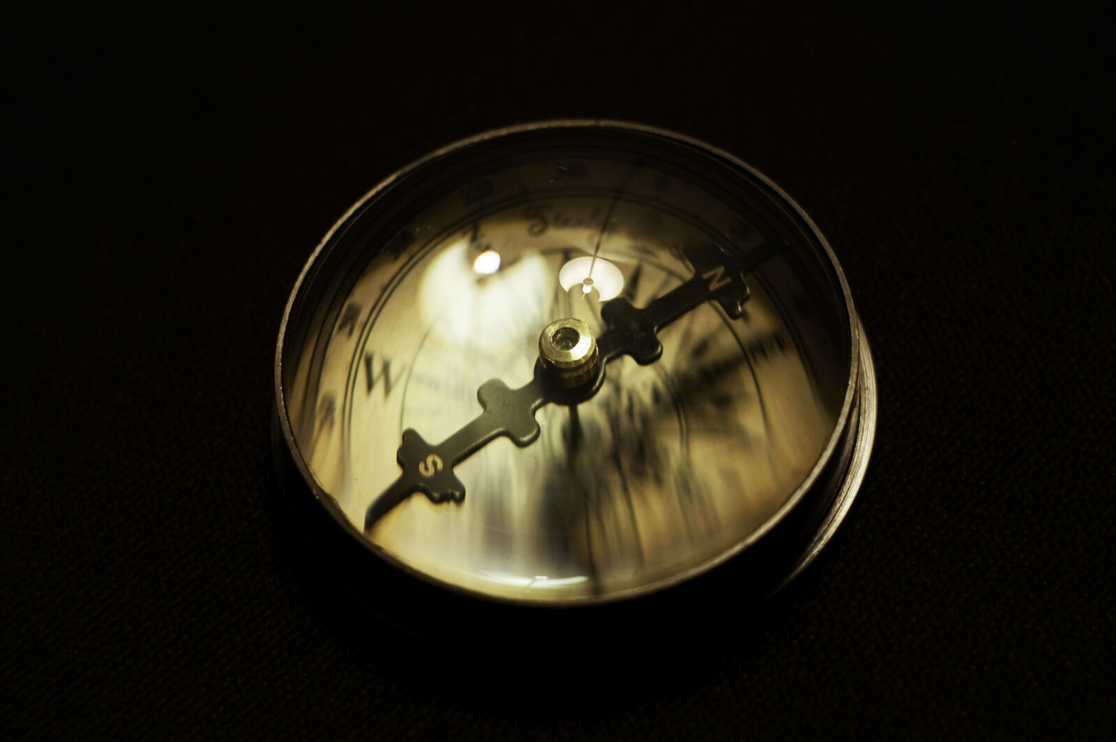 KONICA MINOLTA DYNAX 7D sample photo. Compass photography
