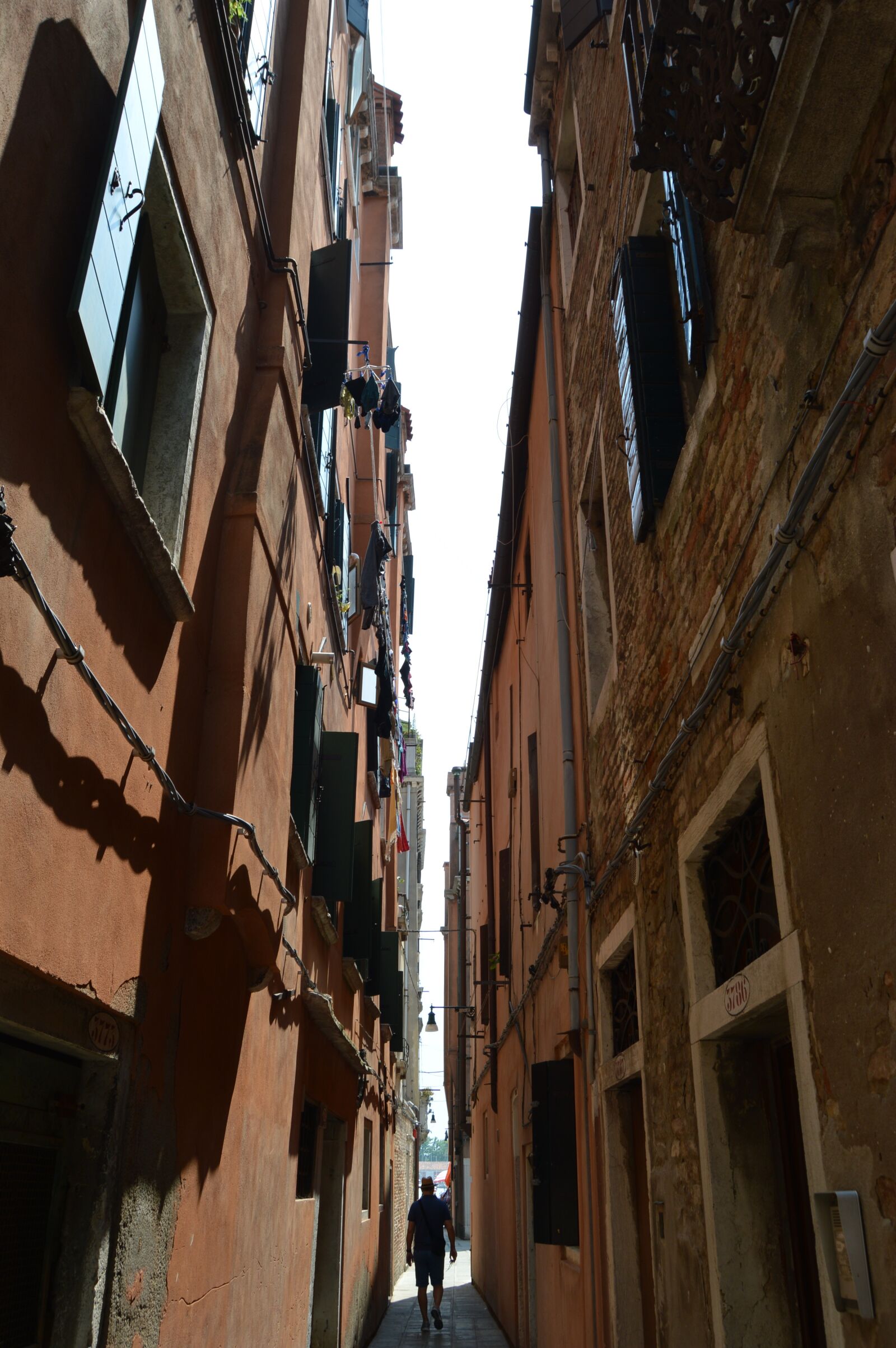 Nikon D3200 sample photo. Alley, venice, narrow street photography