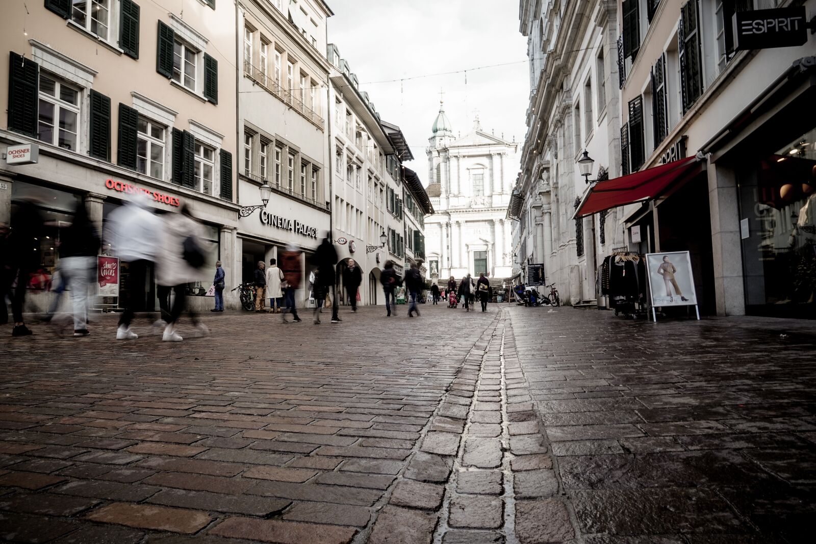 Sony a7 + Sony Vario Tessar T* FE 24-70mm F4 ZA OSS sample photo. Solothurn, city, human photography