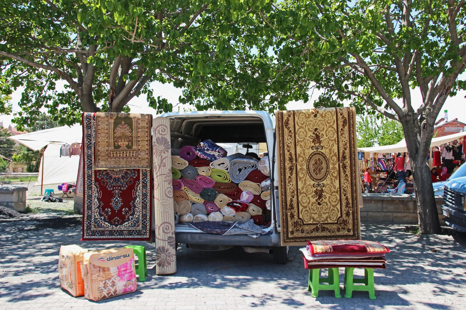 Canon EOS 600D (Rebel EOS T3i / EOS Kiss X5) sample photo. The flying carpet trade photography