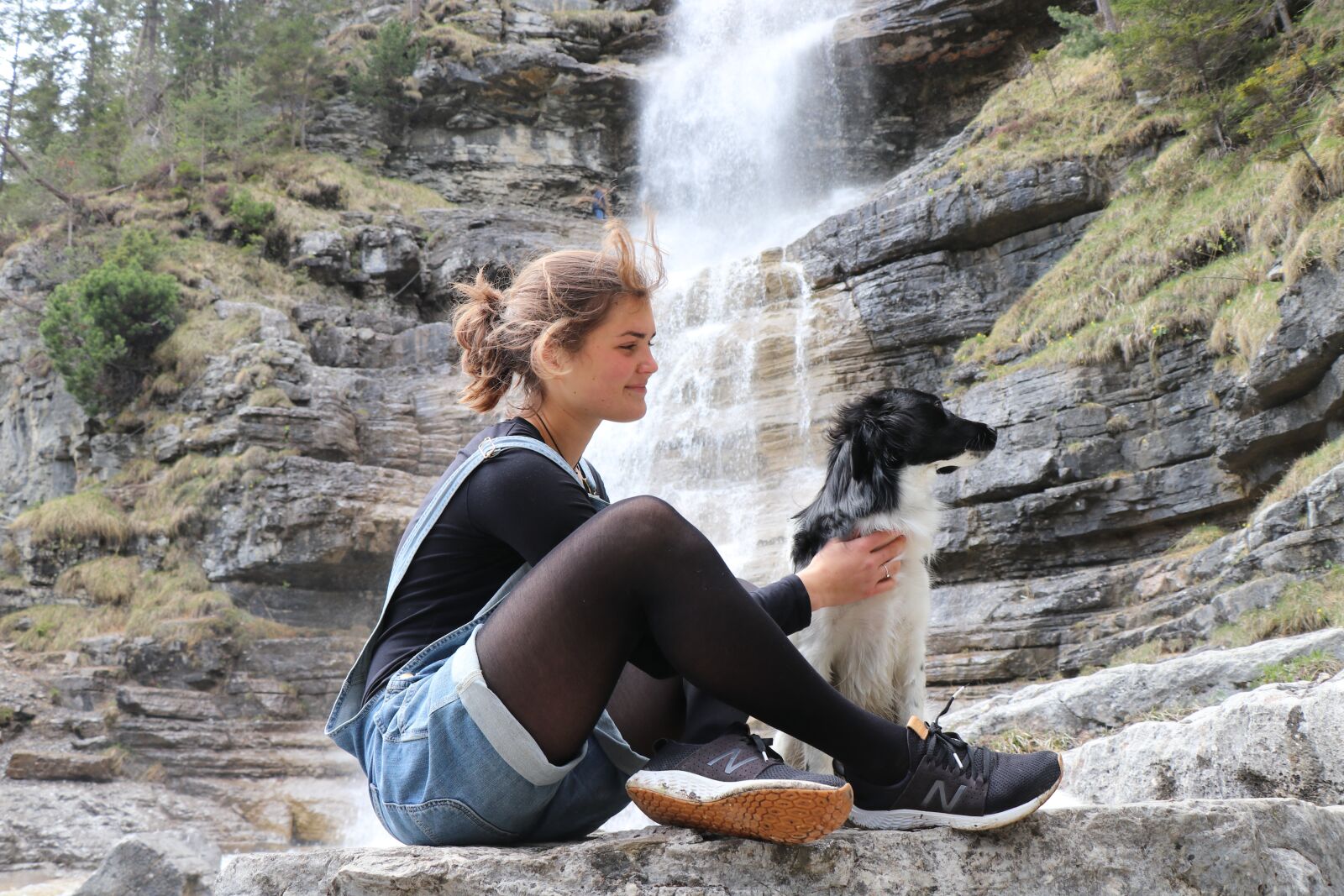 Canon EF-S 18-135mm F3.5-5.6 IS USM sample photo. Waterfall, dog, nature photography