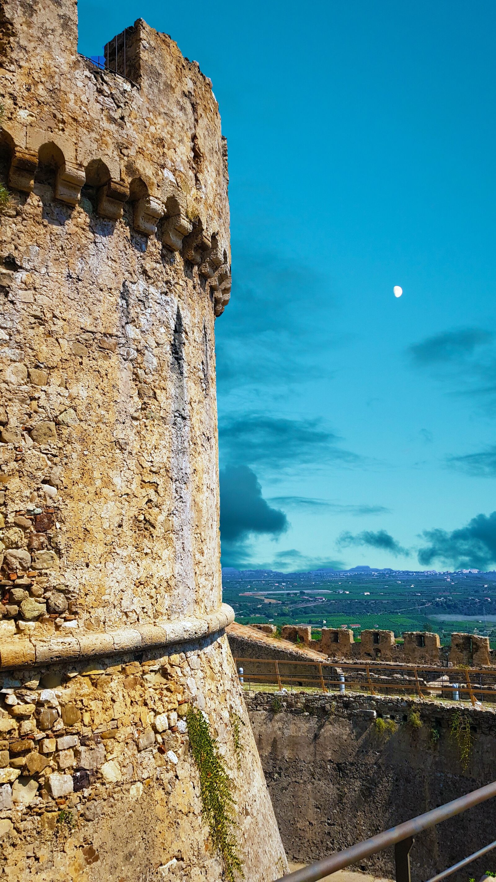 Samsung SM-G955F sample photo. Imperial fortress, man, castle photography