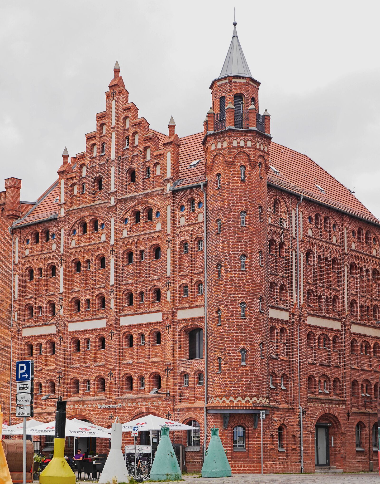 Panasonic Lumix DMC-GH3 sample photo. Stralsund, port, memory house photography