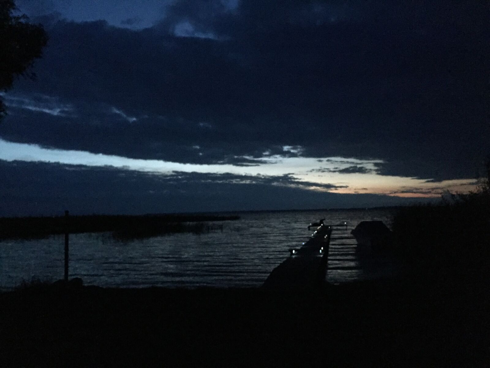 iPhone 6 back camera 4.15mm f/2.2 sample photo. Evening, evening, sky, lake photography