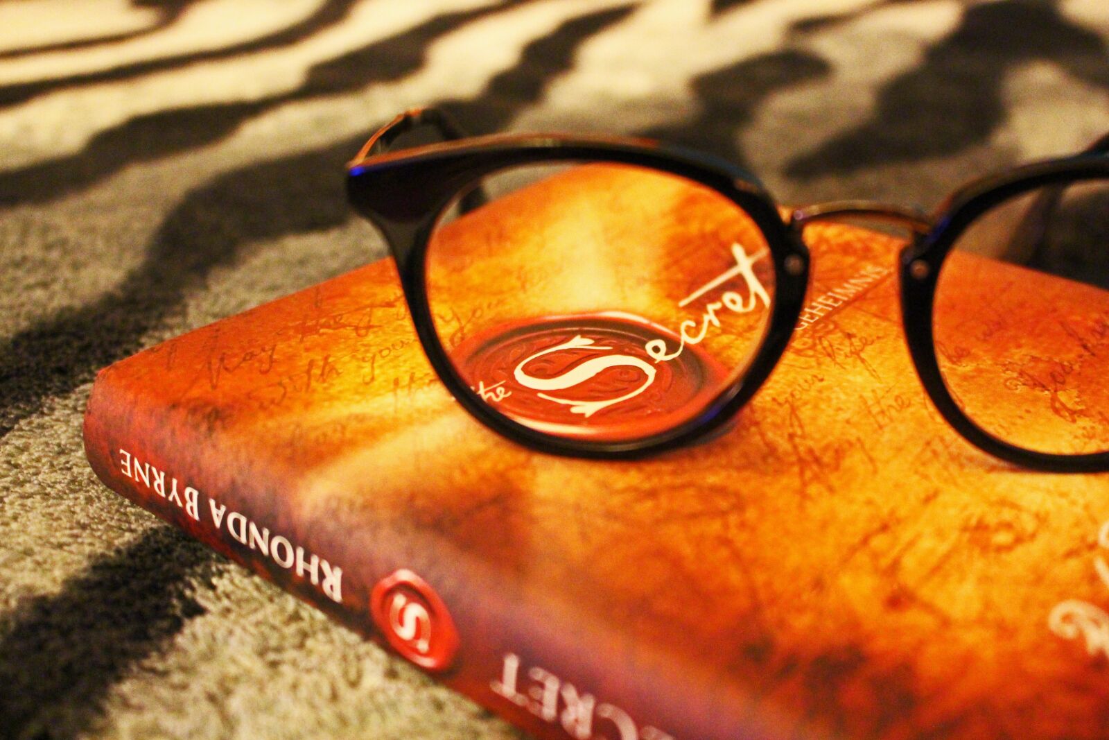 Canon EOS 700D (EOS Rebel T5i / EOS Kiss X7i) sample photo. Read, leisure, glasses photography