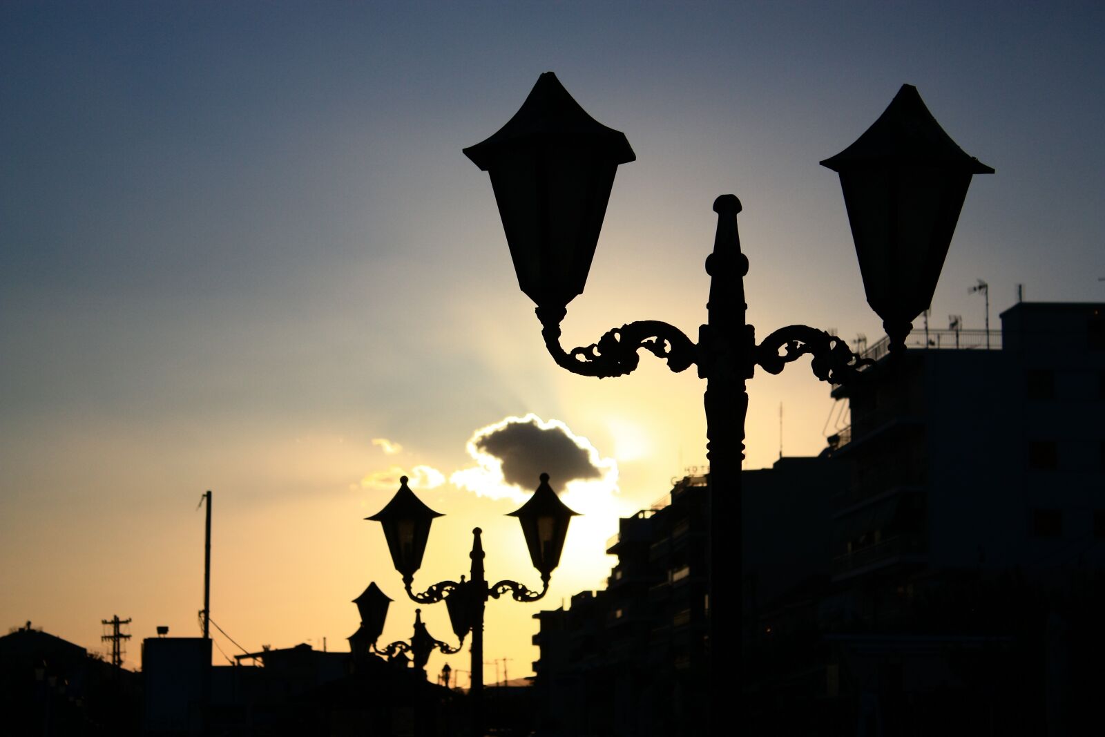Canon EOS 450D (EOS Rebel XSi / EOS Kiss X2) sample photo. Sunset, traffic lights, night photography
