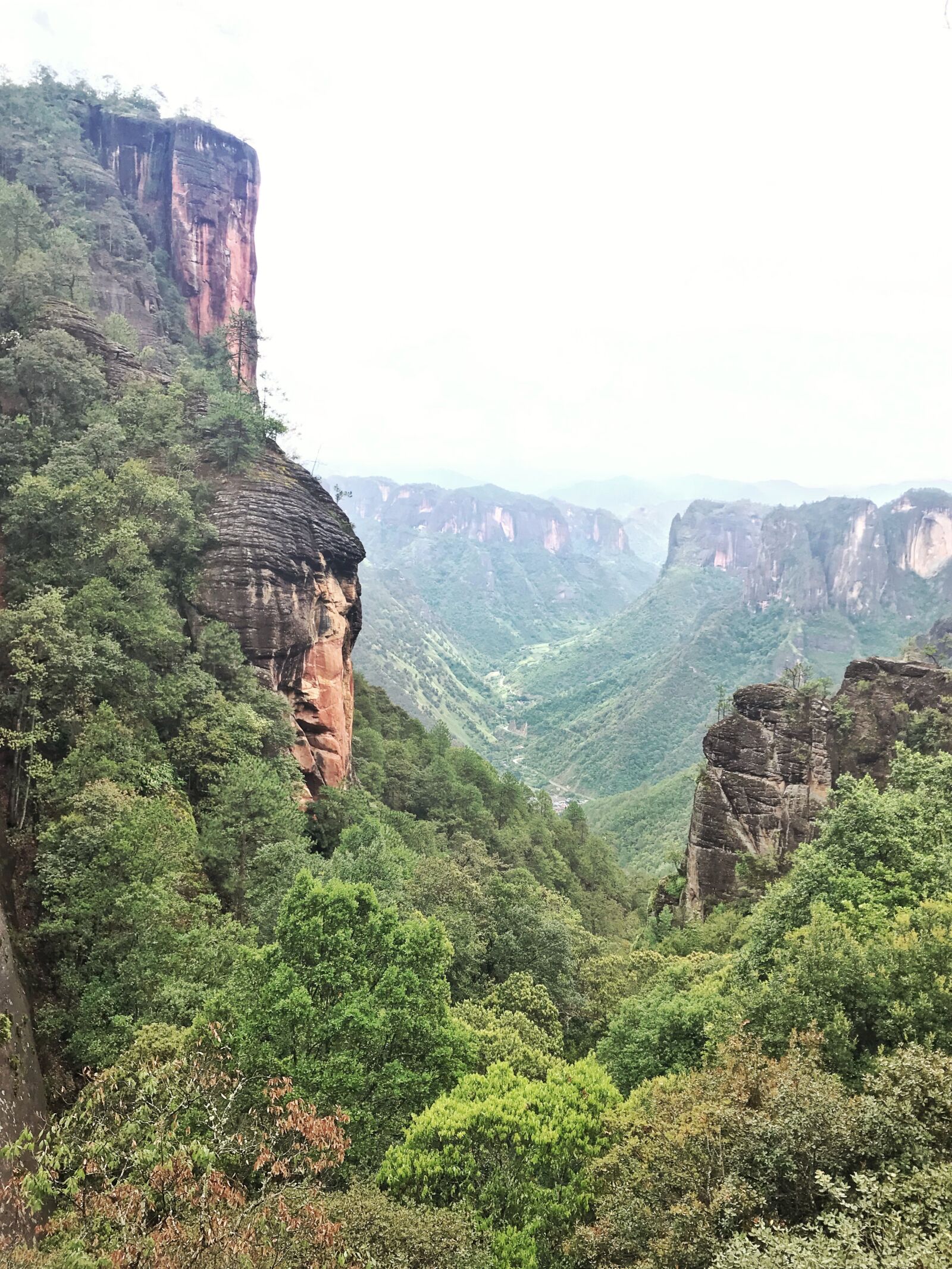iPhone 7 Plus back dual camera 3.99mm f/1.8 sample photo. Lijiang, laojun mountain, li photography