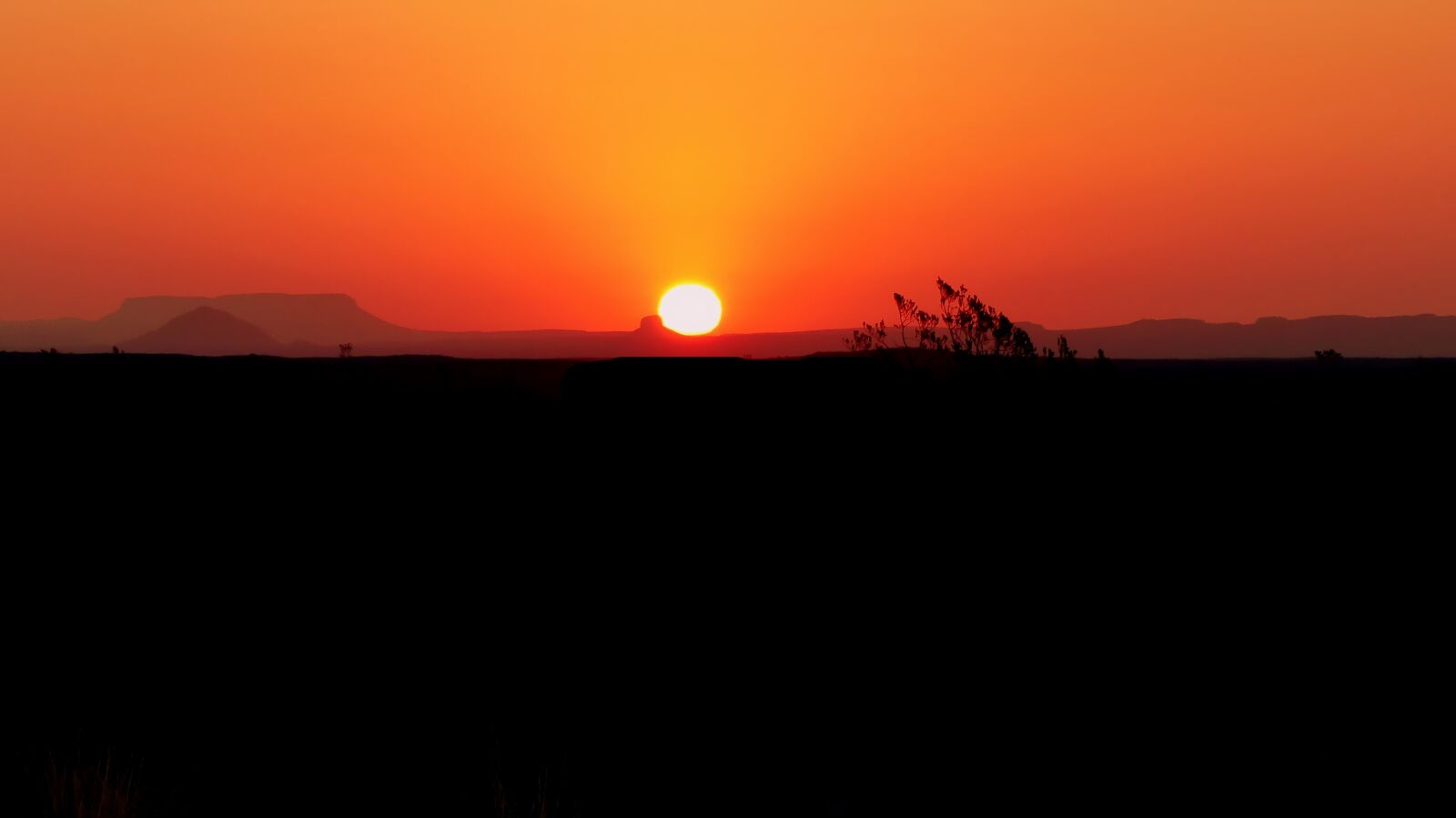 Panasonic Lumix DMC-FZ200 sample photo. Sunset, color, sun photography