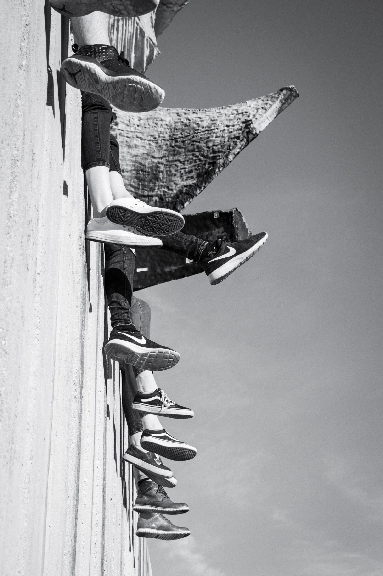 Nikon D3200 sample photo. Feet, sky, wall photography