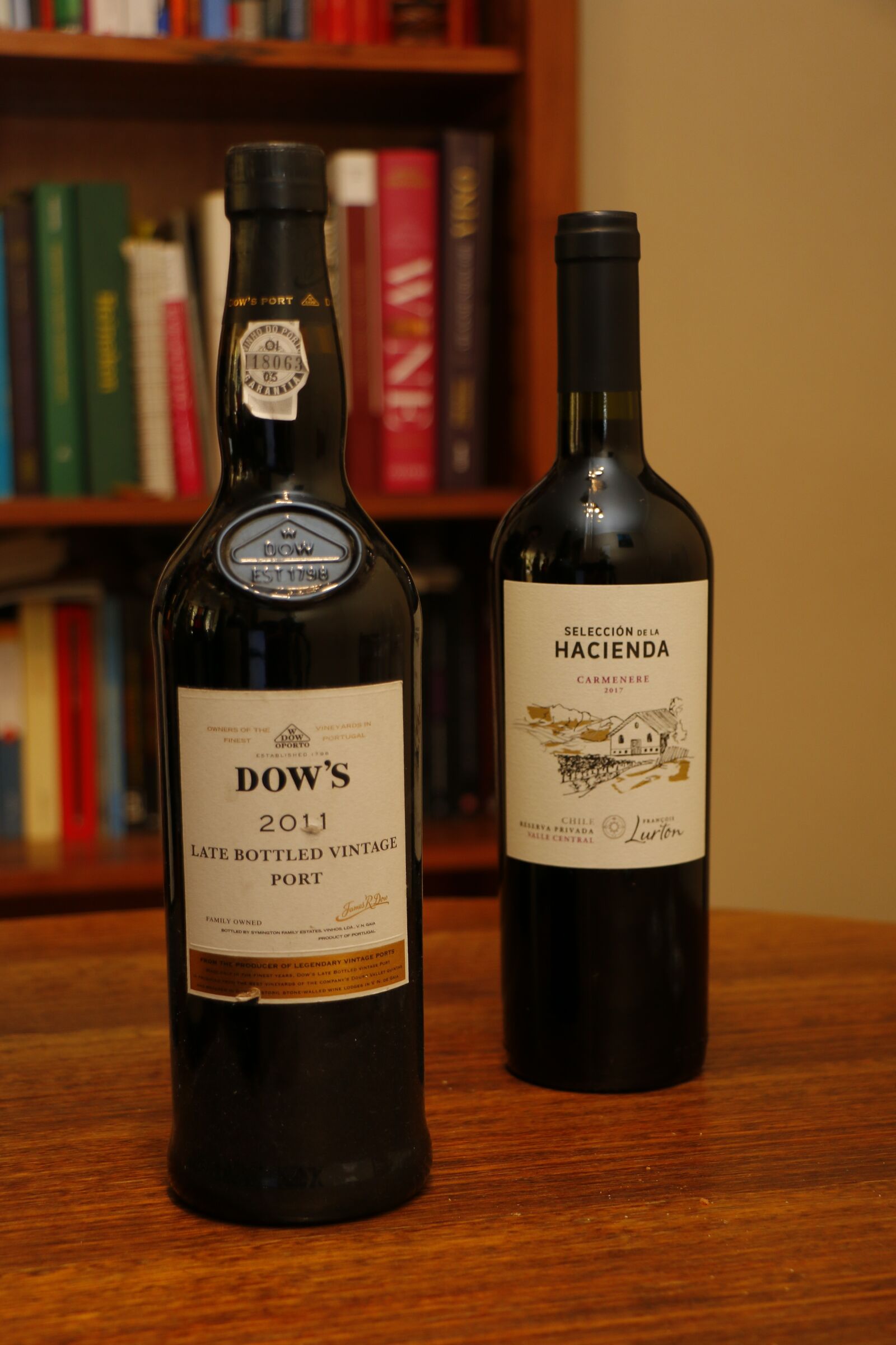 Canon EOS 70D + Canon EF-S 18-135mm F3.5-5.6 IS STM sample photo. Wine, bottle, alcohol photography