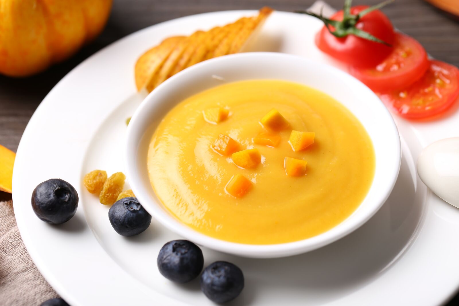 Canon EF 100mm F2.8L Macro IS USM sample photo. Soup, food, bowl photography