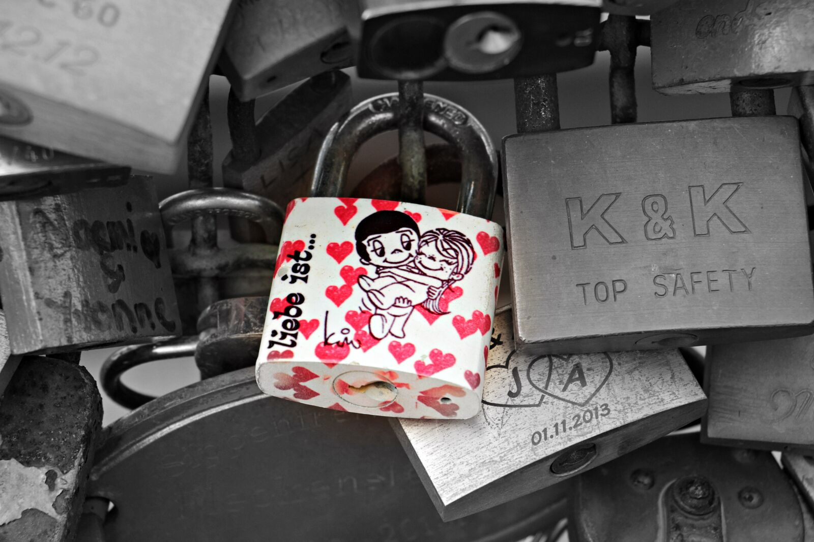 Canon EOS 550D (EOS Rebel T2i / EOS Kiss X4) sample photo. Love castle, hohenzollern bridge photography